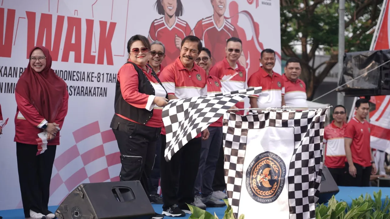 Sambut HUT Ke-81 Kemerdekaan RI, Menteri Agus Membuka Rangkaian Kegiatan Fun Walk, Bakti Sosial, dan Layanan Paspor Simpatik — Ringkasan Singkat